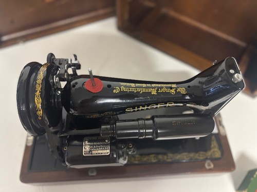 Singer Sewing Machine 99K 1935 With Original Manual & Case + Extras - Picture 11 of 24