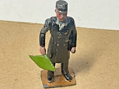 BRITAINS - Railway Station Set 158. Guard With Green Flag.