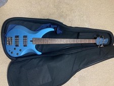 Yamaha E-Bass, Ahornhals / E-Bassgitarre mit Koffer