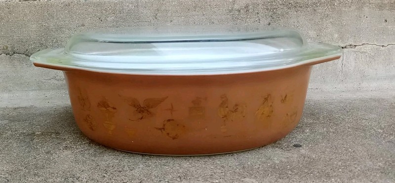 Vintage Early American Brown and Gold Pyrex 2½qt 045 Casserole Dish with Lid