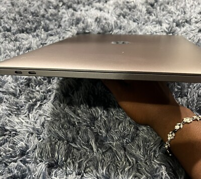 Apple MacBook Pro 15 in 2017 Space Gray/Intel Core i7 2.90 GHz