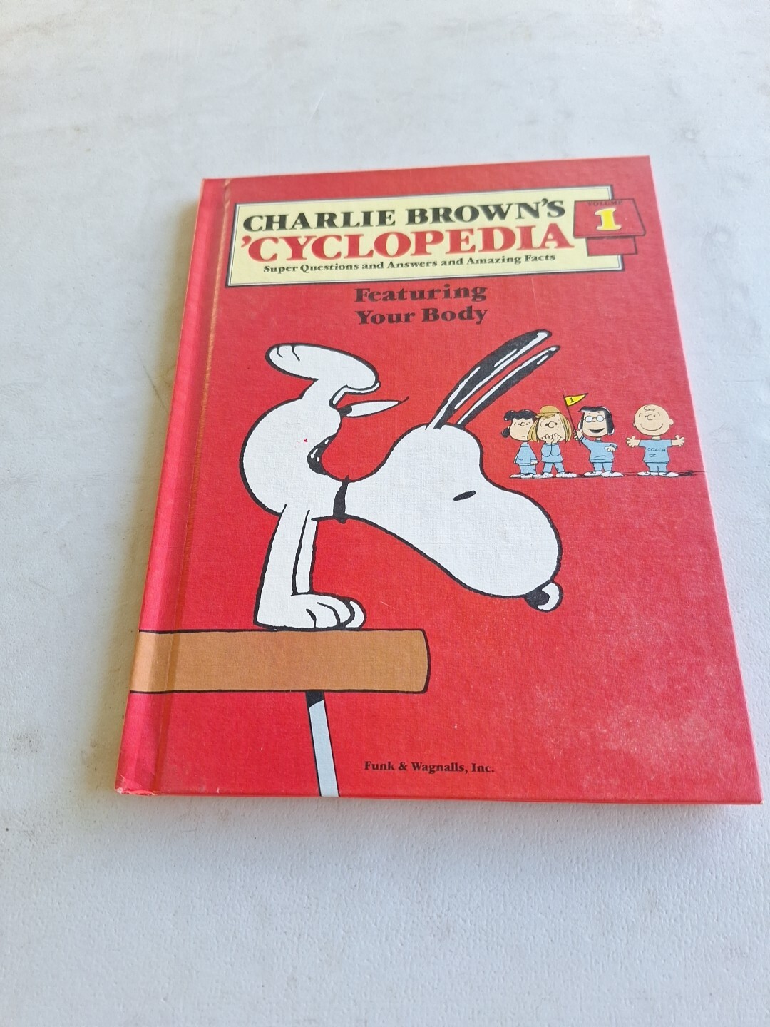 Charlie Brown's Snoopy 'Cyclopedia: Featuring Your Body Hardcover Volume 1