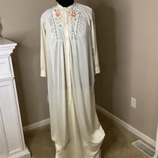 Vintage NWT Sears Nightgown Embroidered Flowers Floral Lace Detail Medium M