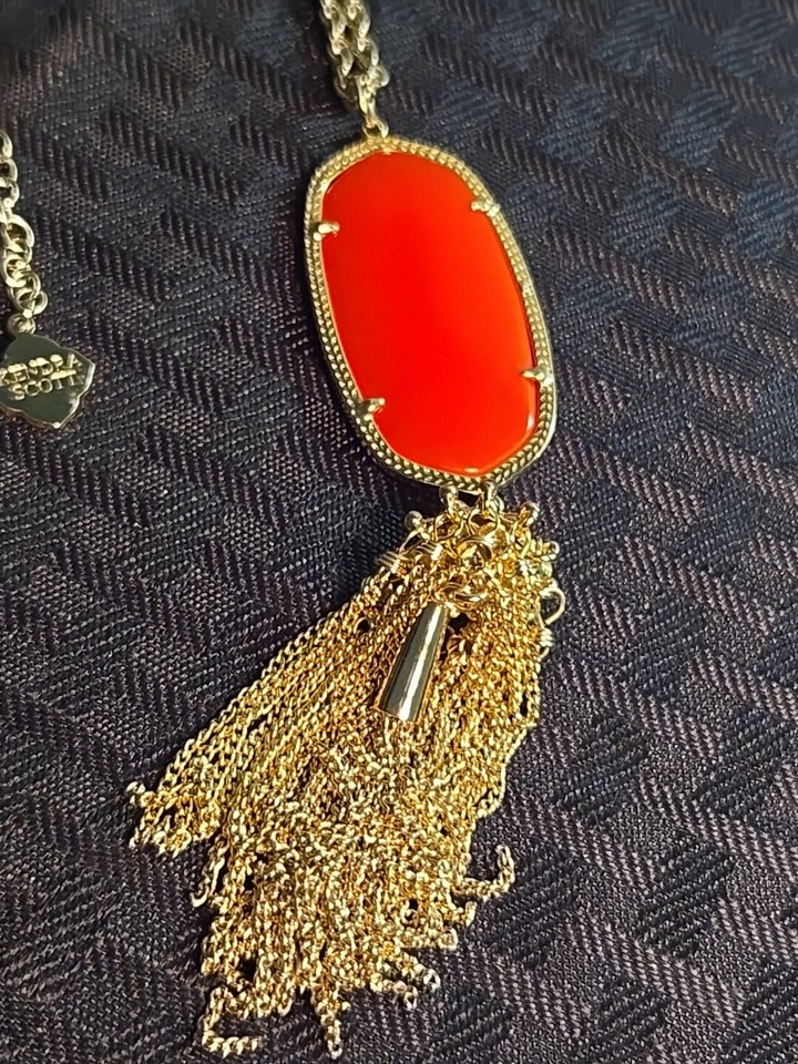 Kendra Scott Coral Red Cat’s Eye Gold Tone Pendant Necklace Twist Chain