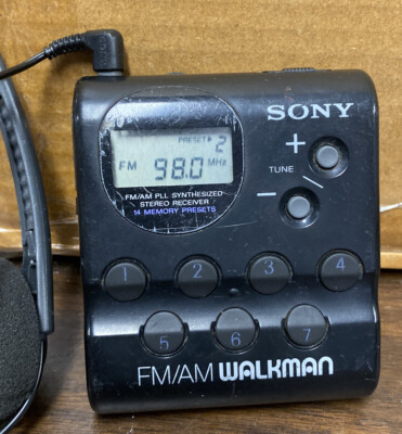 SONY SRF-M40W AM/FM Stereo Walkman with Presets TESTED + WORKS