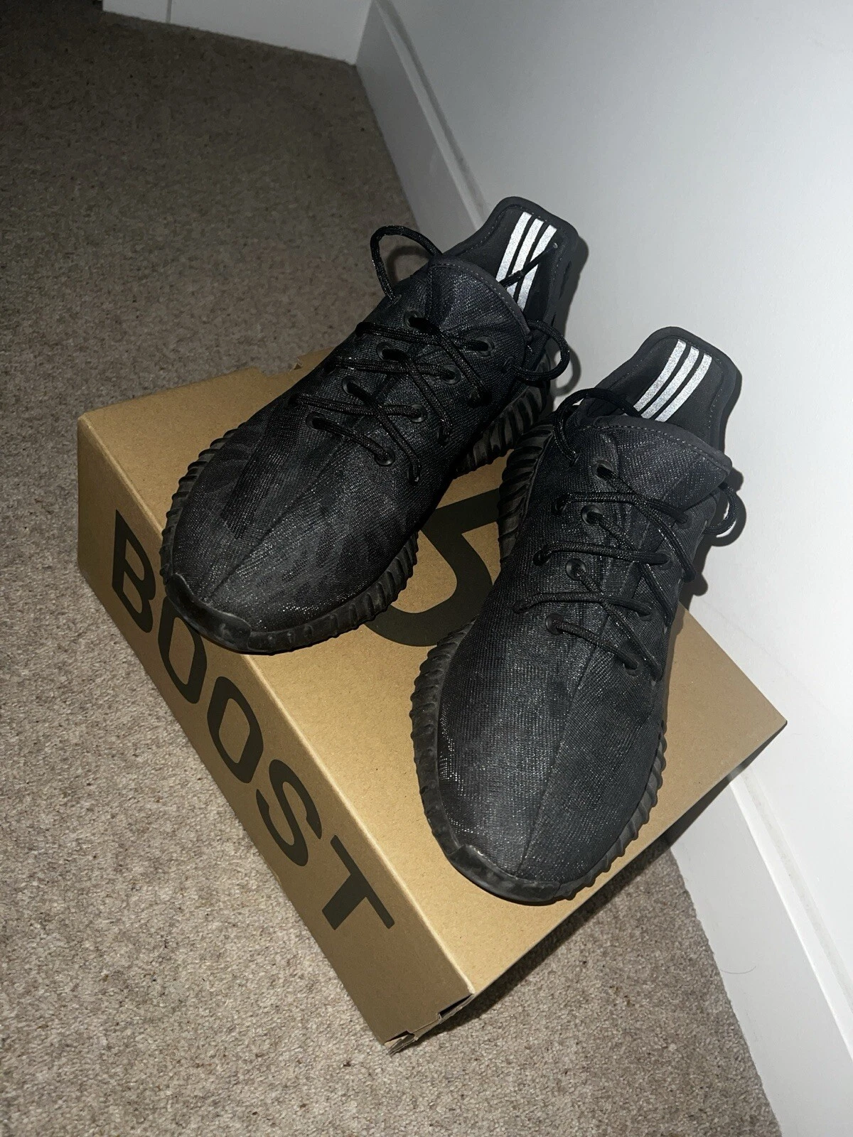 Yeezy boost 350 v2 grigio taglia 9 GX3791 riflettente (con difetti strappato)