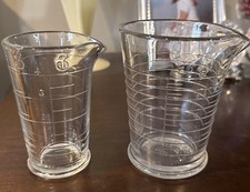 2 Kodak Dark Room Chemical Graduated Measuring Glasses 4oz  8oz Beakers Look