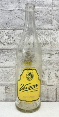 1965 VERNORS Ginger Ale 24oz Green Yellow ACL POP BOTTLE DETROIT,MI Soda