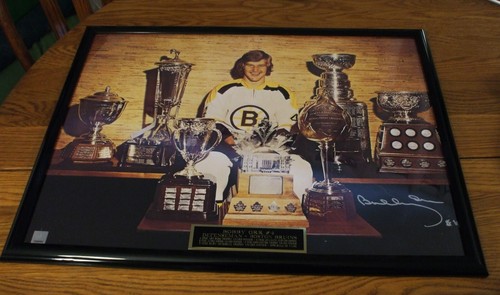 BOBBY ORR BOSTON BRUINS AUTO 26X20 FRAMED ORR'S NHL AWARDS 24X18 PHOTO-GNRA