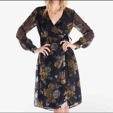 NWOT ASTR The Label Sonya Floral Velvet Wrap Dress