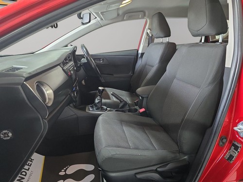 2013 Toyota Auris 1.6 V-Matic Icon Euro 5 5dr HATCHBACK Petrol Manual - Picture 11 of 24