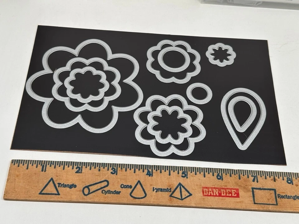 Sizzix Framelits Flores 659210, 658826 Álbumes de Recortes Tarjeta Stand ups Foto 2 de 4