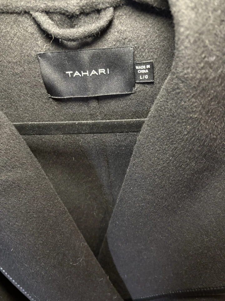 Casaco de lã Tahari com cinto de couro e colarinho tamanho grande - Imagem 2 de 4