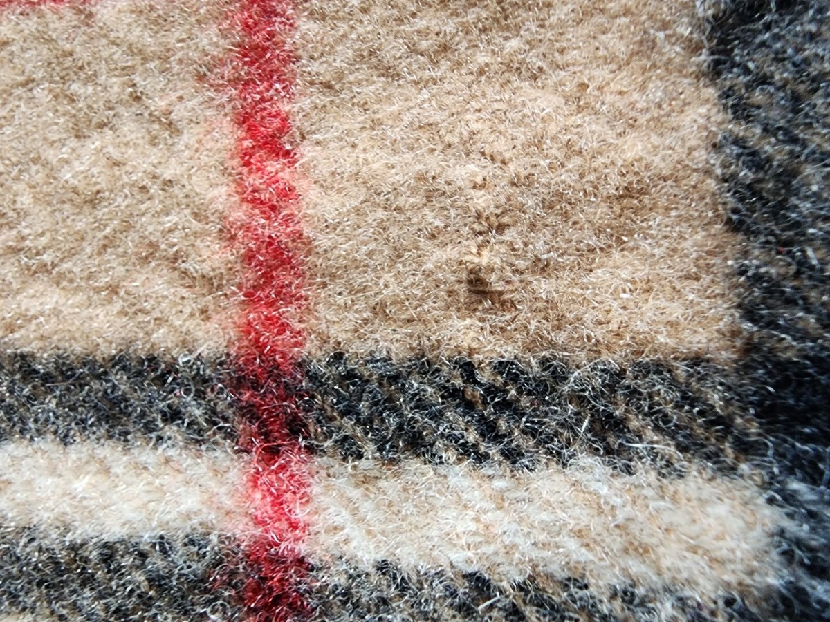 BURBERRYS OF LONDON CLASSIC BEIGE SCARF 100% LAMBWOOL MADE