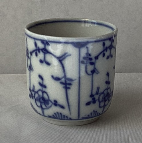 Vintage Japanese Blue & White Porcelain Pottery Teacup, Marked - Picture 4 of 11