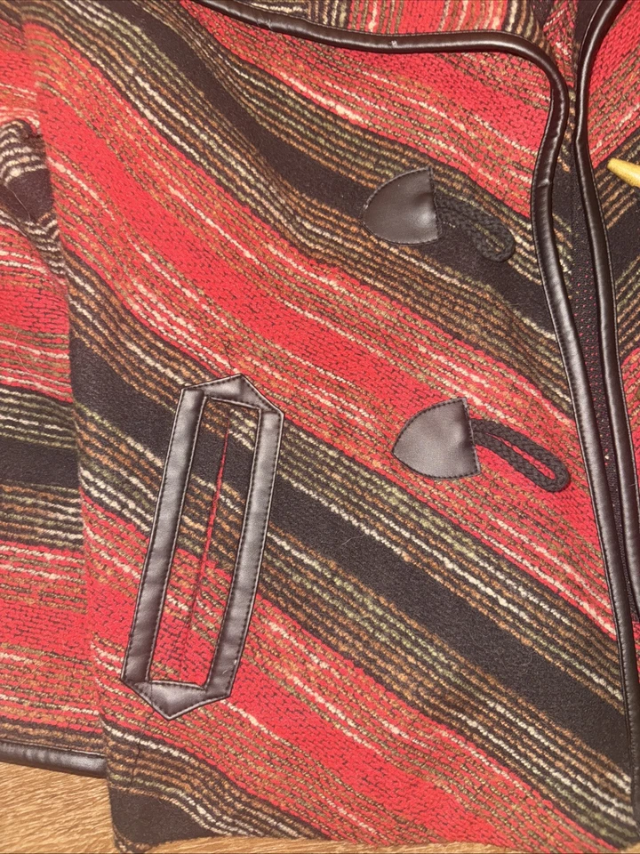 CHAQUETA MUJER MARCA TRIBAL MULTICOLOR IMITACIÓN CUERO RIBETE XL Roja/Negro Foto 4 de 4