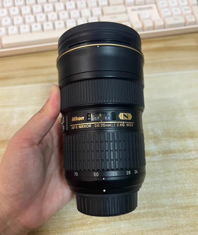 Nikon AF-S 24-70mm f/2.8G ED Lens with Fast Aperture for Nikon F