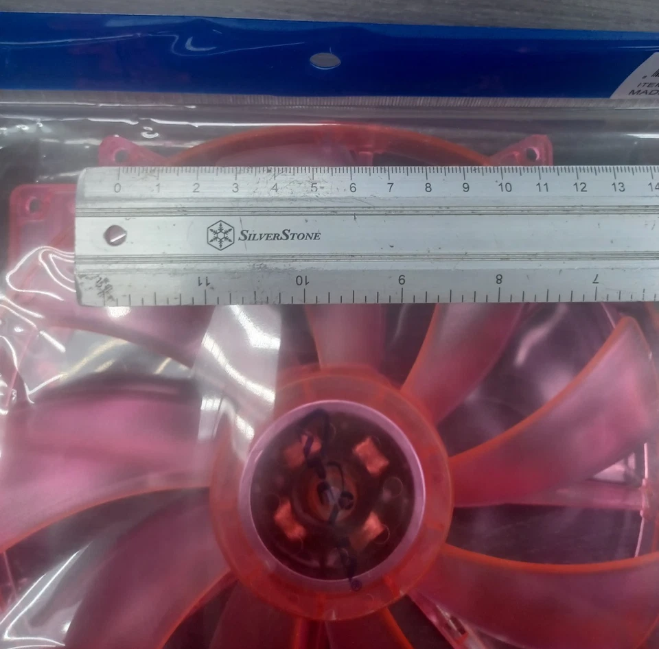 Apevia CF20SL-URD 125 CFM 200 mm Fan 837344002724 - Image 2 of 4