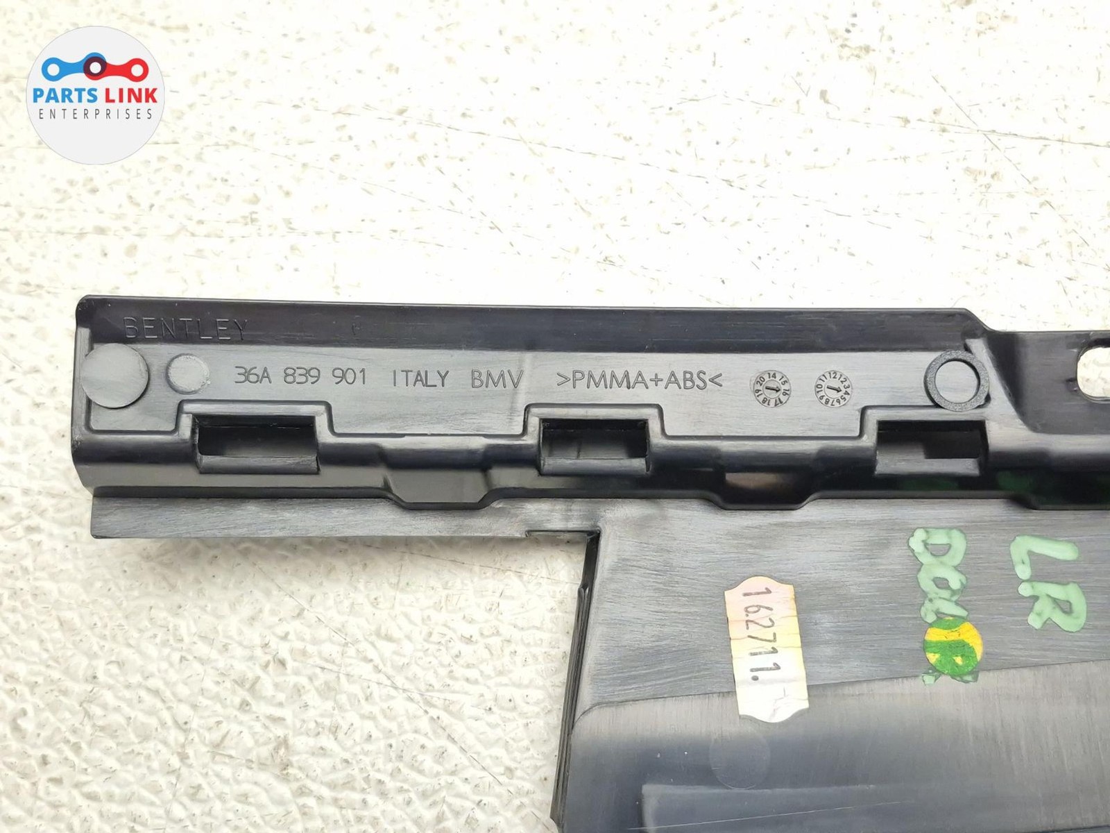 2016-20 BENTLEY BENTAYGA REAR LEFT DOOR TRIM APPLIQUE PILLAR COVER MOLDING 636