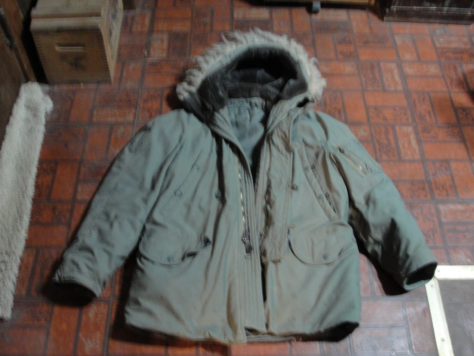 Arctic Parka green size large good condition small stains - product detail image 1