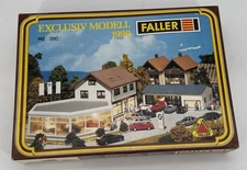 Faller H0 390 Exklusiv Modell 1990 BMW Autohaus Dealership Open Box Complete