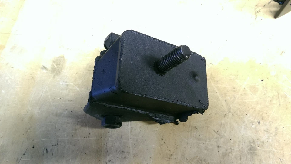 Motor Mount Kit for Plymouth Barracuda with 318 360 383 Engine 1967-1974 Set 2 - Image 3 of 4