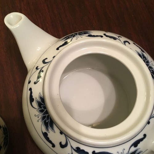 LOTUS Vtg Tea Teapot & 4 Cups. White & Blue China / Ceramic Durable China 600ml - Picture 4 of 7