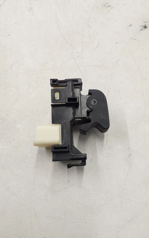 Toyota Yaris 2013 interruptor de ventana lateral derecha OEM Foto 4 de 4
