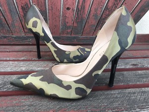 guess carrie pumps