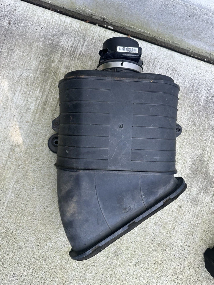 2008 Hummer H2 OEM Air Cleaner (No Mass Airflow Sensors) - Image 3 of 4