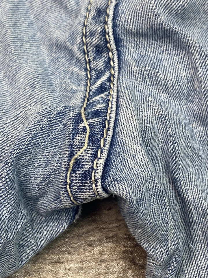 Silver Jeans Eddie Jeans Mens 32x32* Blue Stretch Distressed Light Wash Cowboy - Image 4 of 4