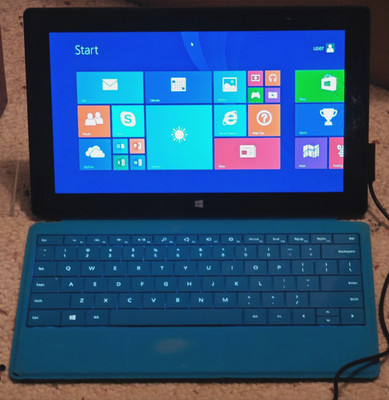 Microsoft Surface RT 1516 - 32GB SSD, 2GB RAM, Nvidia Tegra 3; SCREEN DAMAGE