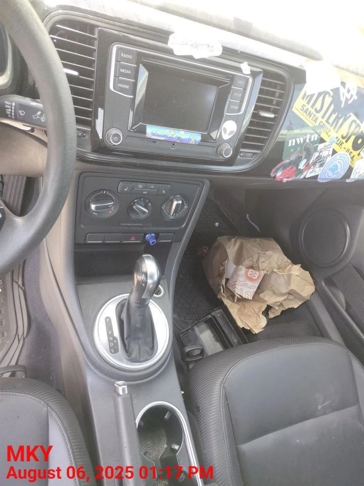 BLK LEFT FRONT DOOR TRIM PANEL 2013 VOLKSWAGEN BEETLE Foto 4 de 4