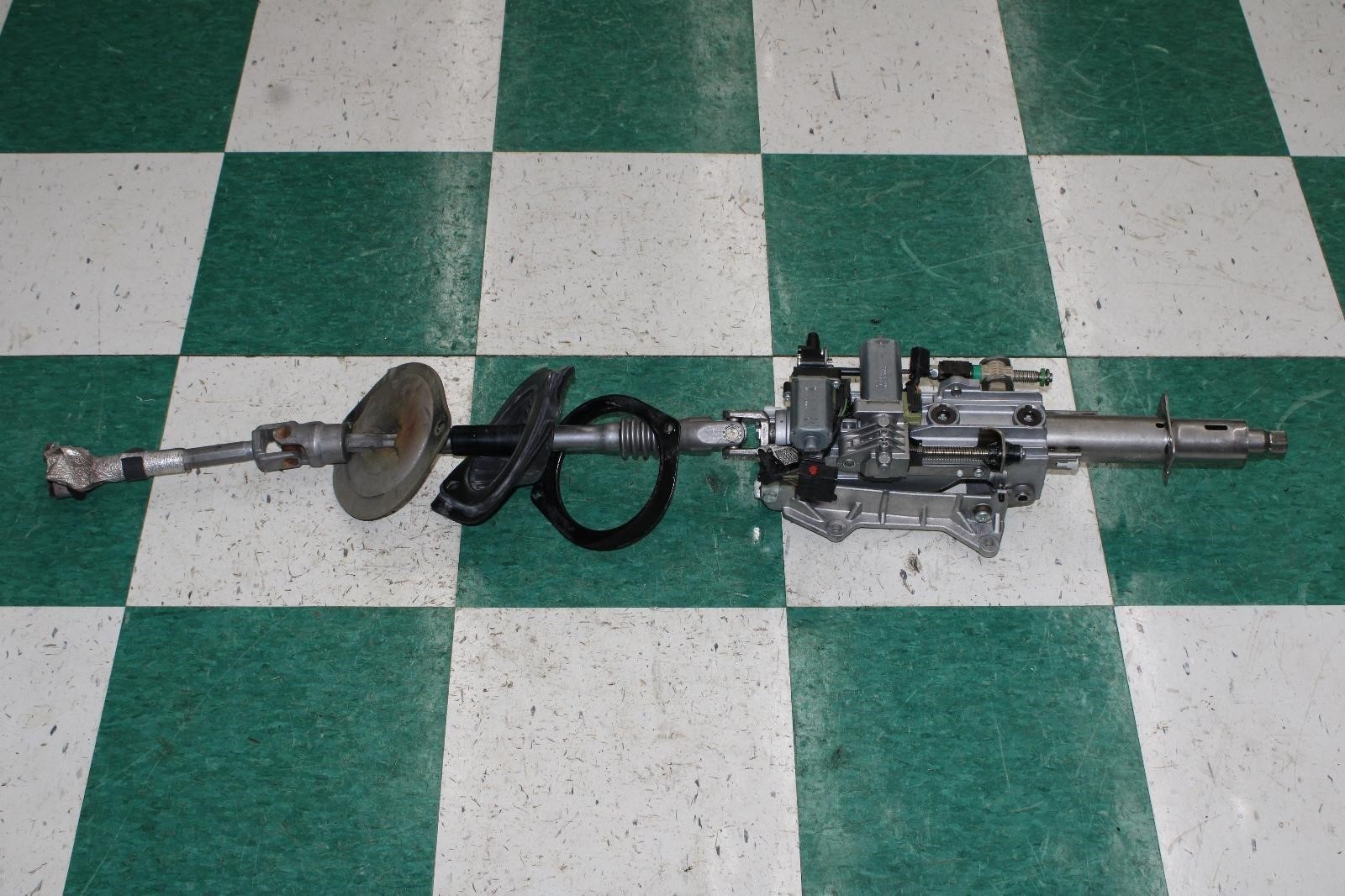 Maserati Ghibli 2014-2019 Steering column