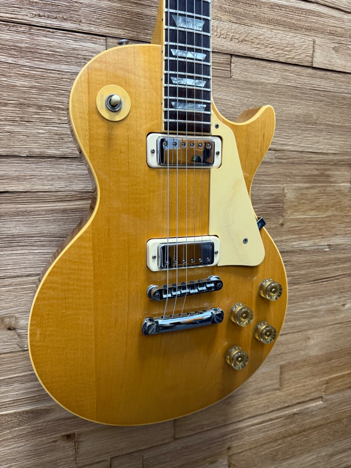 Gibson Les Paul Deluxe Guitar 1977 Natural 9lbs 10oz w/Gen 2 Chainsaw case-Clean