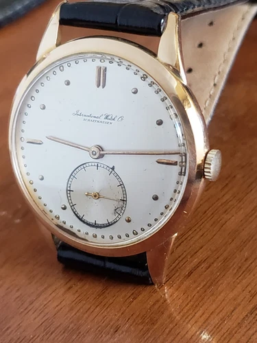 INTERNATIONAL WATCH COMPANY (IWC) SCHAFFHAUSEN 18 KARAT SOLID GOLD AND IMPECCABL