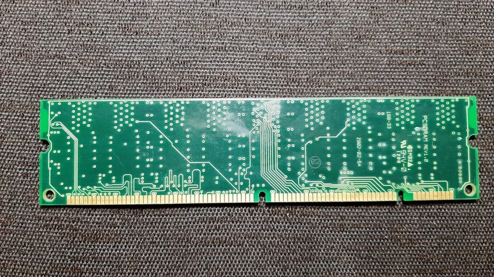 Infineon 64MB SDRAM 133MHz CL3 DIMM Module - HYS64V830GU-7.5-C - Image 3 of 4