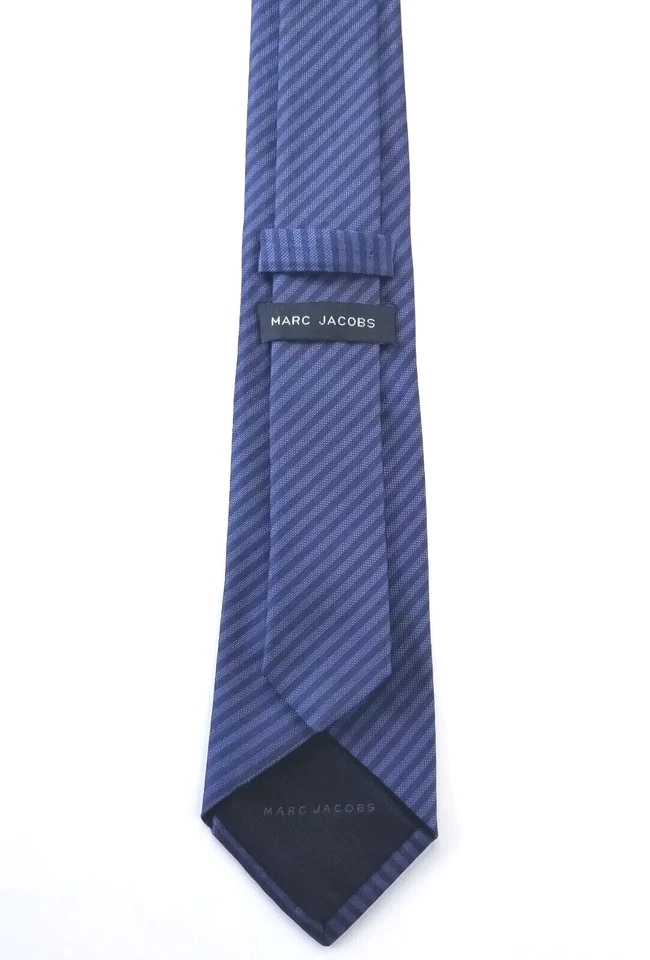 Marc Jacobs 令人印象深刻,蓝色和黑色条纹印花丝绸领带 3 x 58 — 第 3/4 张图片
