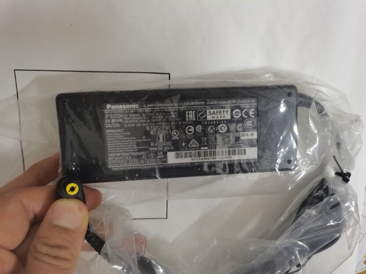 New Genuine Panasonic Toughbook FZ-55 15.6V 7.05A CF-AA5713A MZ AC