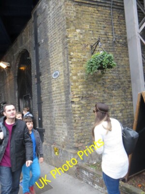 Foto 6x4 Spaziergang durch die Brücke London Menschen gehen unter der Brücke c2014