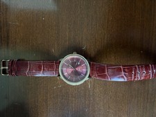 JETTE Damen Armbanduhr Analog rotes Zifferblatt goldenes Gehäuse Lederband …