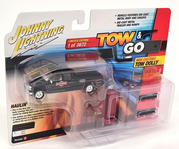 Johnny Lightning 1/64 2002 Chevy Silverado + Tow Dolly Black Diecast Model Car-image