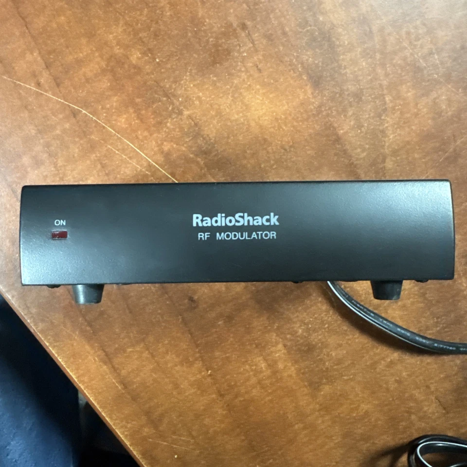 Radio Shack RF Modulator Audio Video signal converter Cat. No. 15-1214 - Image 2 of 4