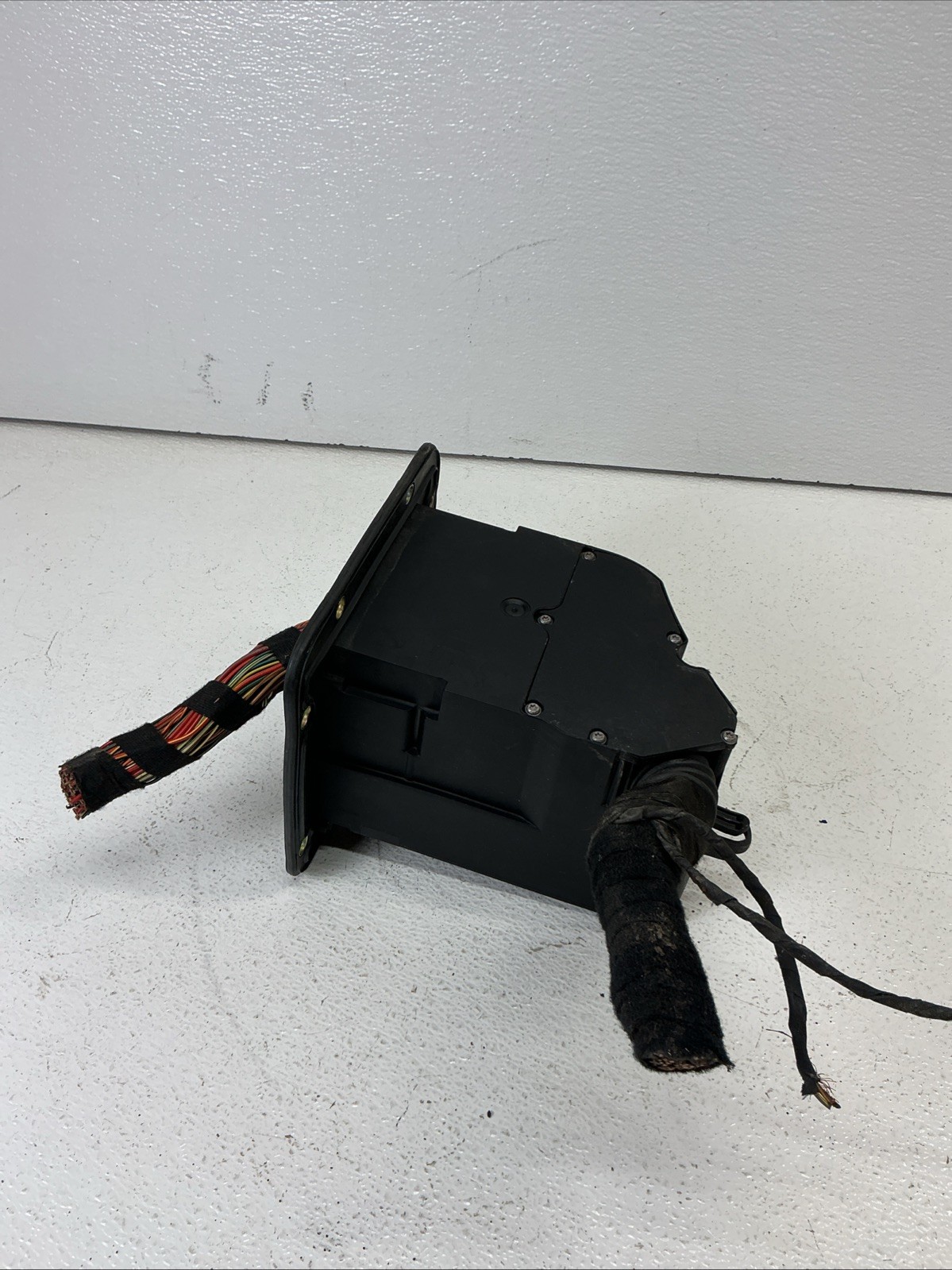 06-12 OEM Bentley Continental GT GTC Front Right Passenger Engine Bay Fuse Box