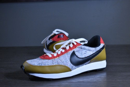 Nike Womens Daybreak QS Gold Suede 