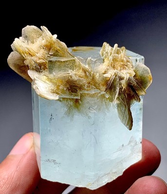 689Cts Top Quality Aquamarine Crystal With Micca  From Skardu Pakistan