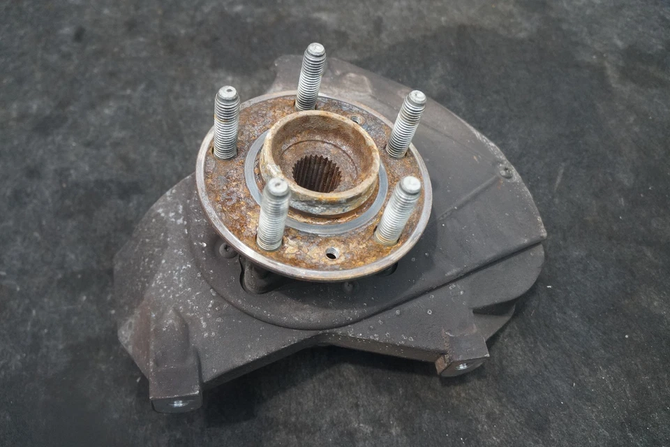 Buje de rueda nudillo husillo delantero derecho 7G43-3K186-AB Aston Martin V8 Vantage 2006 Foto 2 de 4