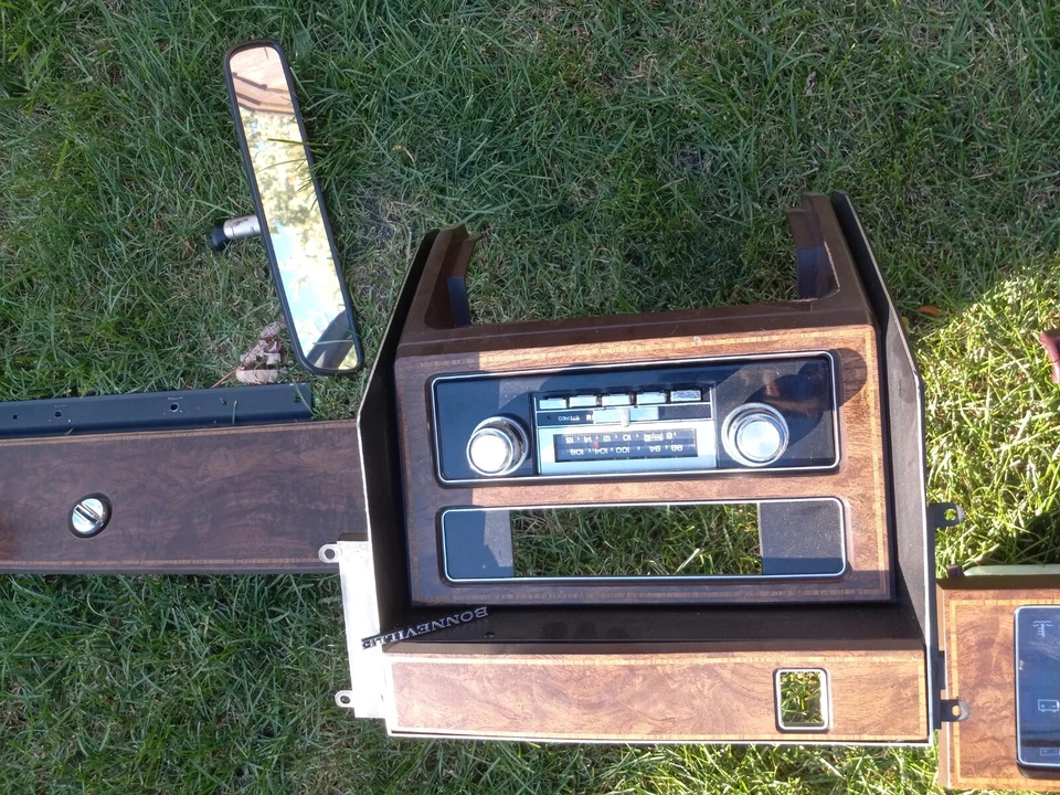 Pontiac Bonneville 1981 racimo de madera radio bisel guantera volante Foto 4 de 4