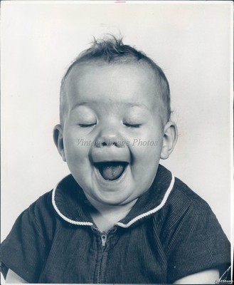 1971 October Person Smiling Happiness Clothing Historic Vintage Press Photo 8x10