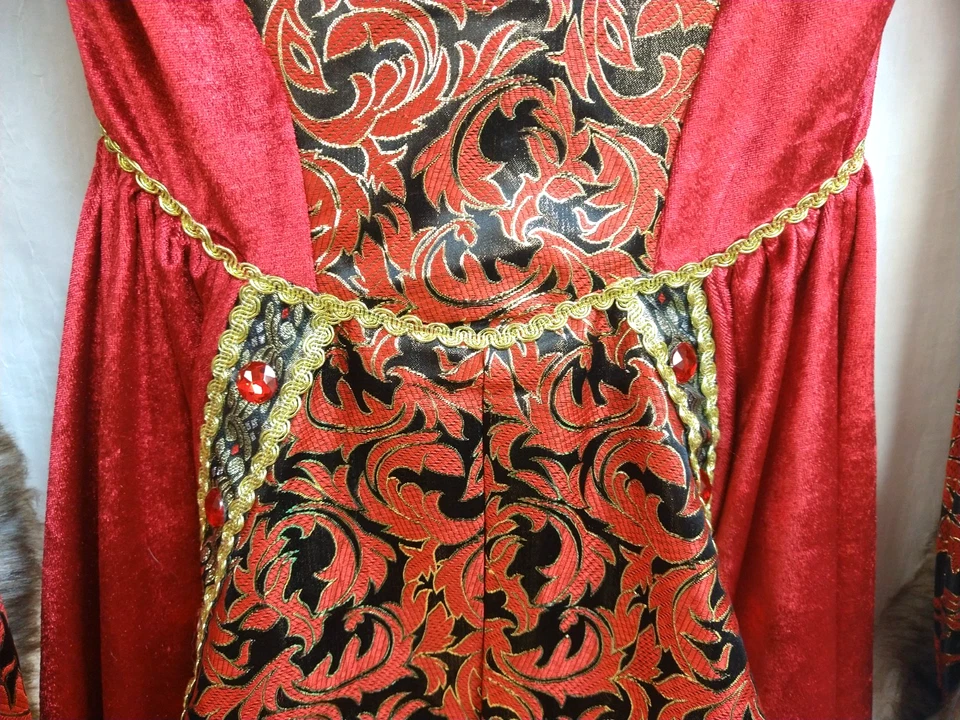 Vestido medieval Chasing Fireflies Queen Isabella pele de veludo vermelho dourado para meninas tamanho 4 - Imagem 3 de 4